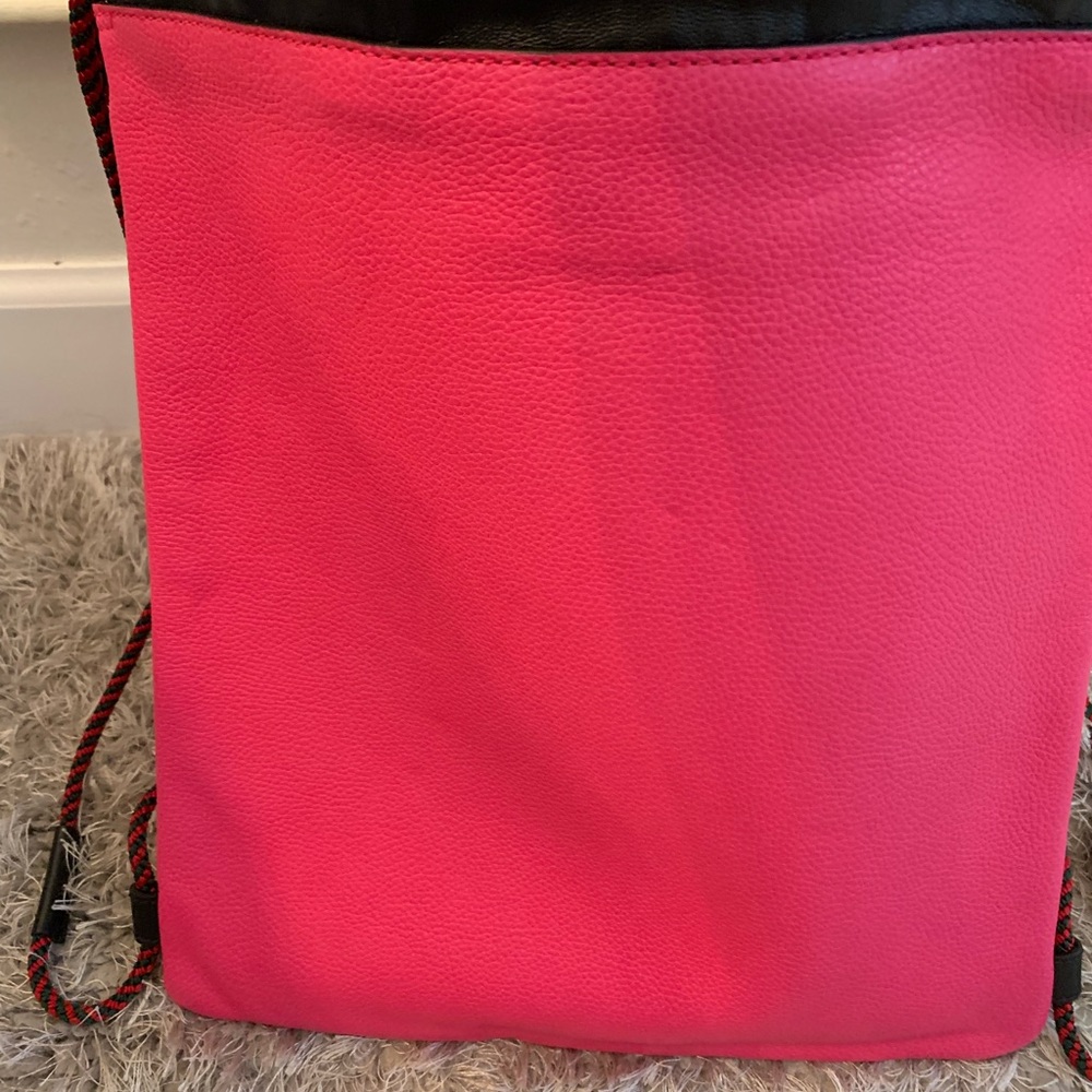 New Authentic Gucci Pink logo leather backpack - Picture 5 of 8